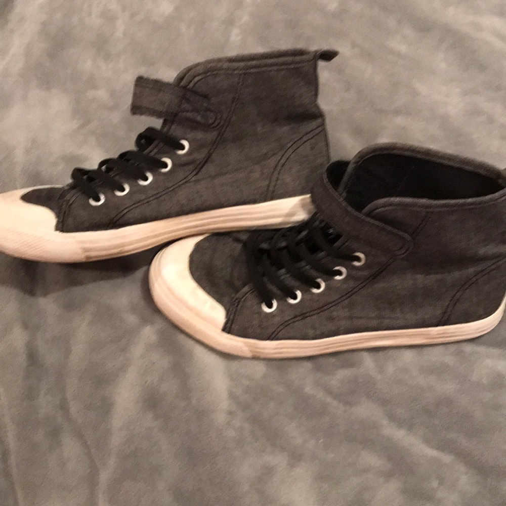 Slip on grey high tops